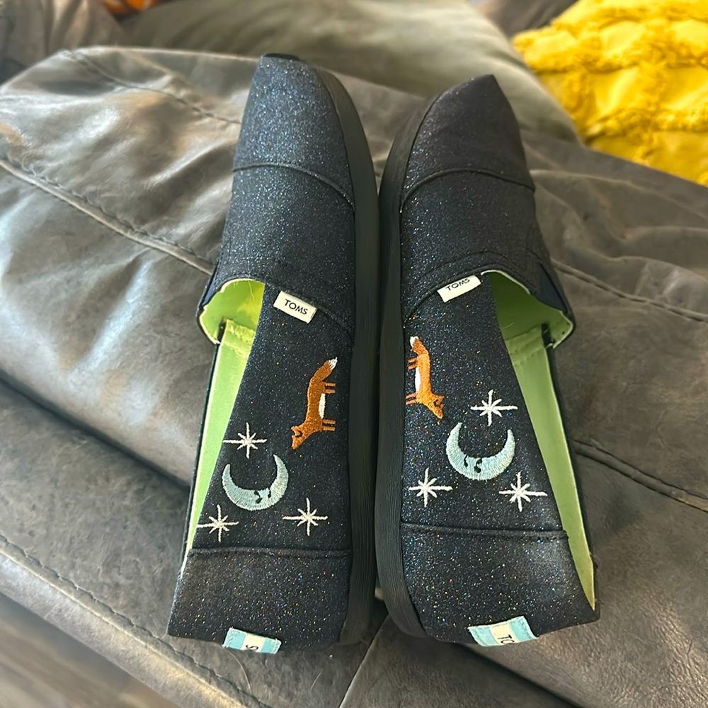 Custom Toms Howl at the Moon black sparkly- size 7.5